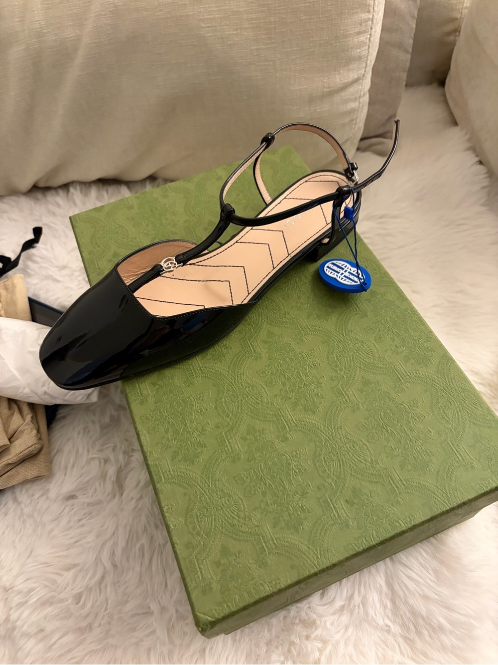 Gucci Black Patent Leather Slingback Flat with Gold GG Accent - Picture 2 of 4